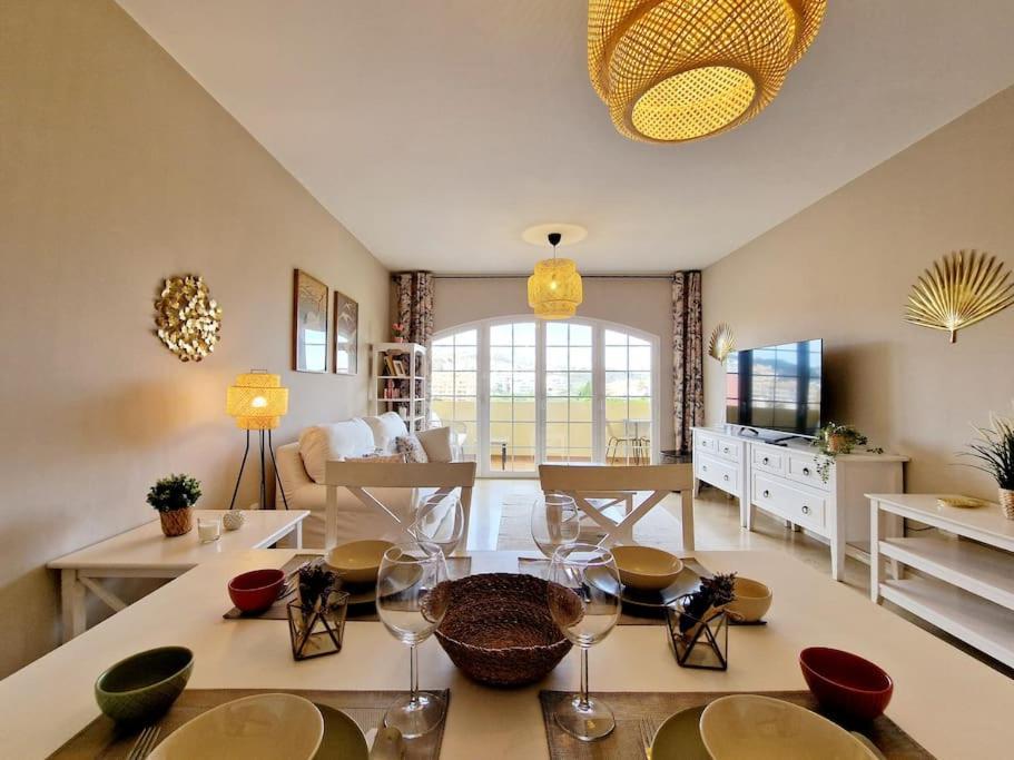 Royal Golf View: 2Br, Pools & Ac Apartman Sitio de Calahonda Kültér fotó