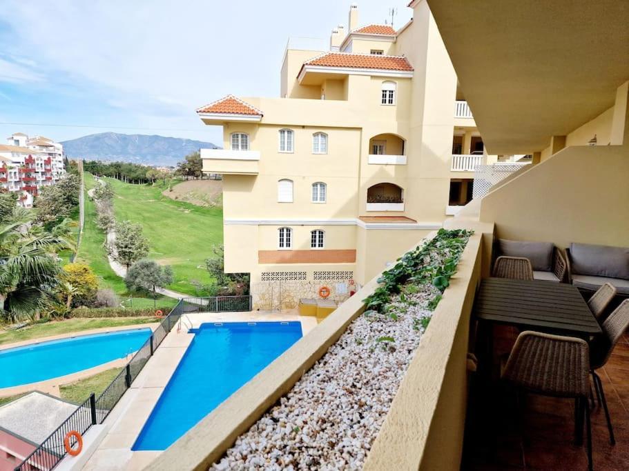 Royal Golf View: 2Br, Pools & Ac Apartman Sitio de Calahonda Kültér fotó