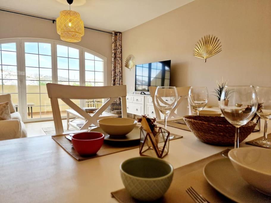 Royal Golf View: 2Br, Pools & Ac Apartman Sitio de Calahonda Kültér fotó