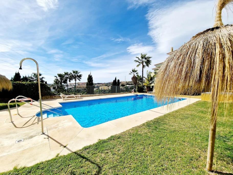 Royal Golf View: 2Br, Pools & Ac Apartman Sitio de Calahonda Kültér fotó