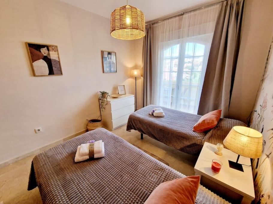 Royal Golf View: 2Br, Pools & Ac Apartman Sitio de Calahonda Kültér fotó