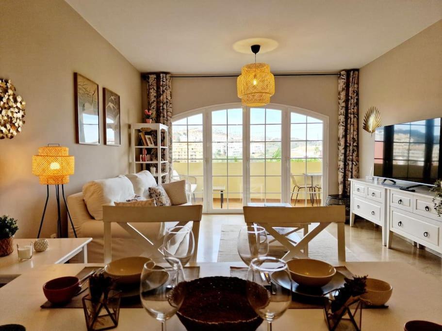 Royal Golf View: 2Br, Pools & Ac Apartman Sitio de Calahonda Kültér fotó