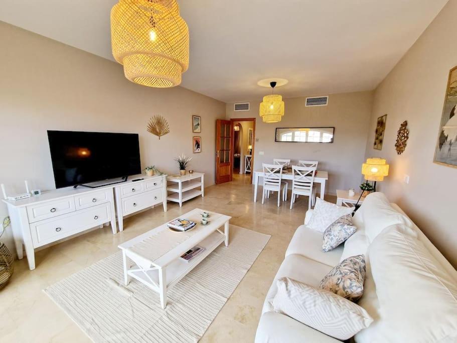 Royal Golf View: 2Br, Pools & Ac Apartman Sitio de Calahonda Kültér fotó