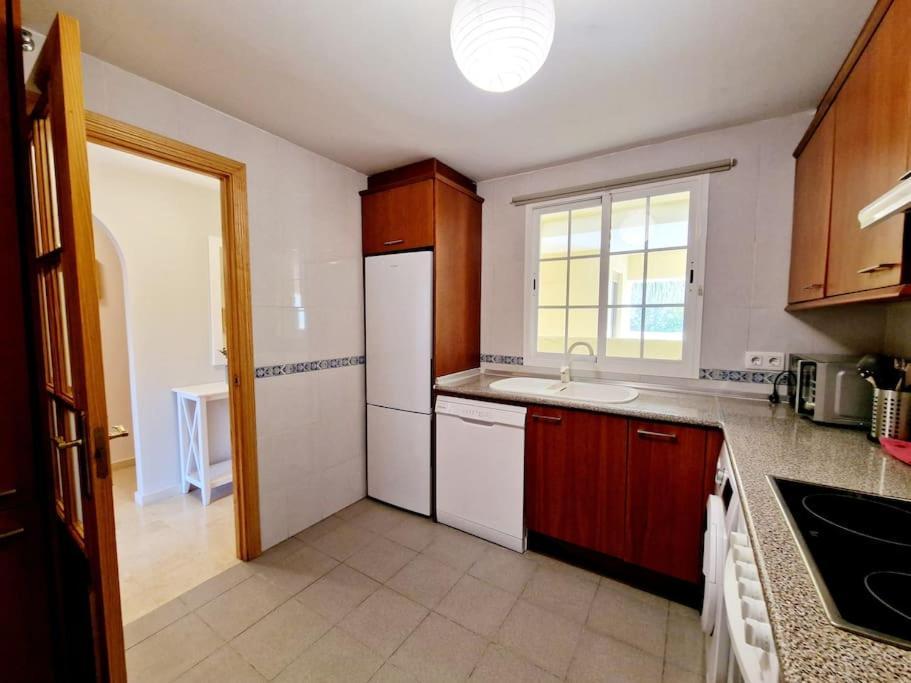 Royal Golf View: 2Br, Pools & Ac Apartman Sitio de Calahonda Kültér fotó
