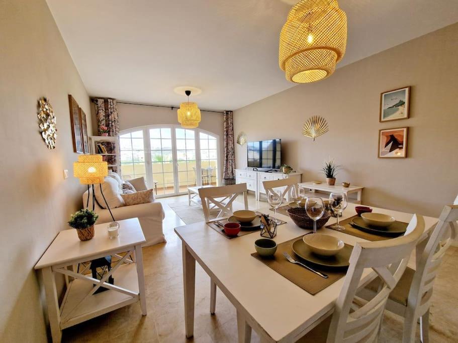Royal Golf View: 2Br, Pools & Ac Apartman Sitio de Calahonda Kültér fotó