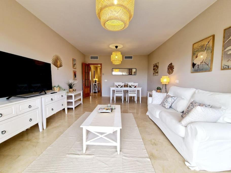 Royal Golf View: 2Br, Pools & Ac Apartman Sitio de Calahonda Kültér fotó