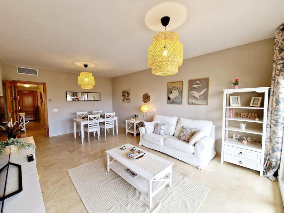 Royal Golf View: 2Br, Pools & Ac Apartman Sitio de Calahonda Kültér fotó