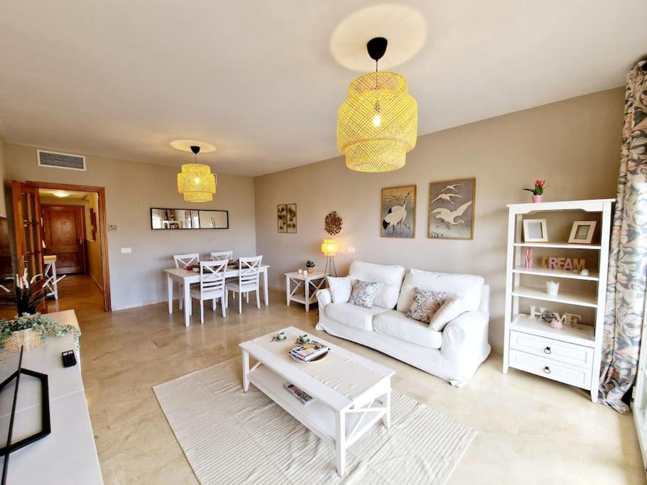 Royal Golf View: 2Br, Pools & Ac Apartman Sitio de Calahonda Kültér fotó