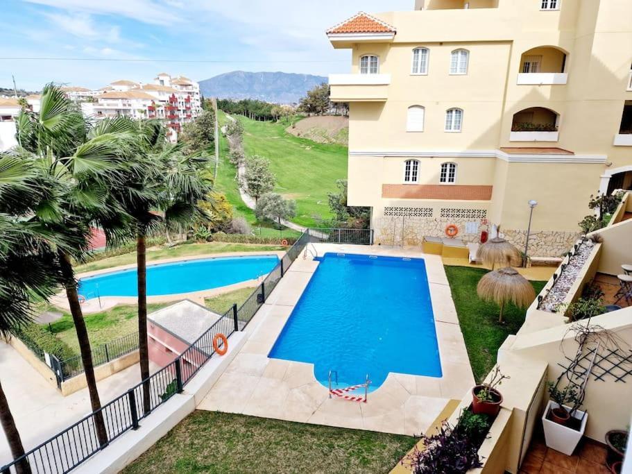 Royal Golf View: 2Br, Pools & Ac Apartman Sitio de Calahonda Kültér fotó