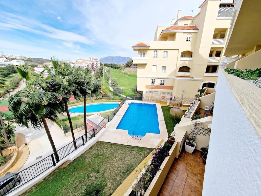 Royal Golf View: 2Br, Pools & Ac Apartman Sitio de Calahonda Kültér fotó