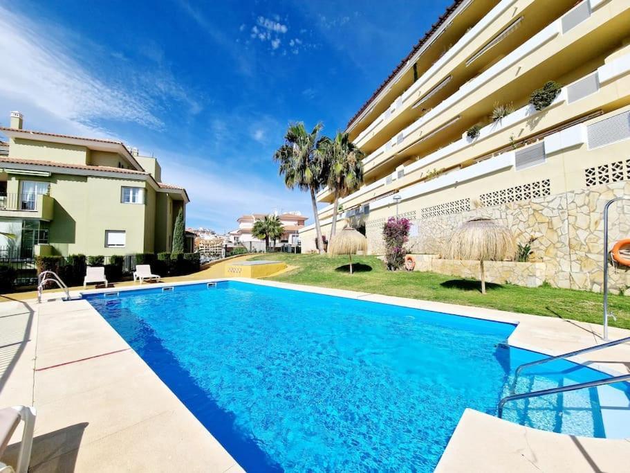 Royal Golf View: 2Br, Pools & Ac Apartman Sitio de Calahonda Kültér fotó